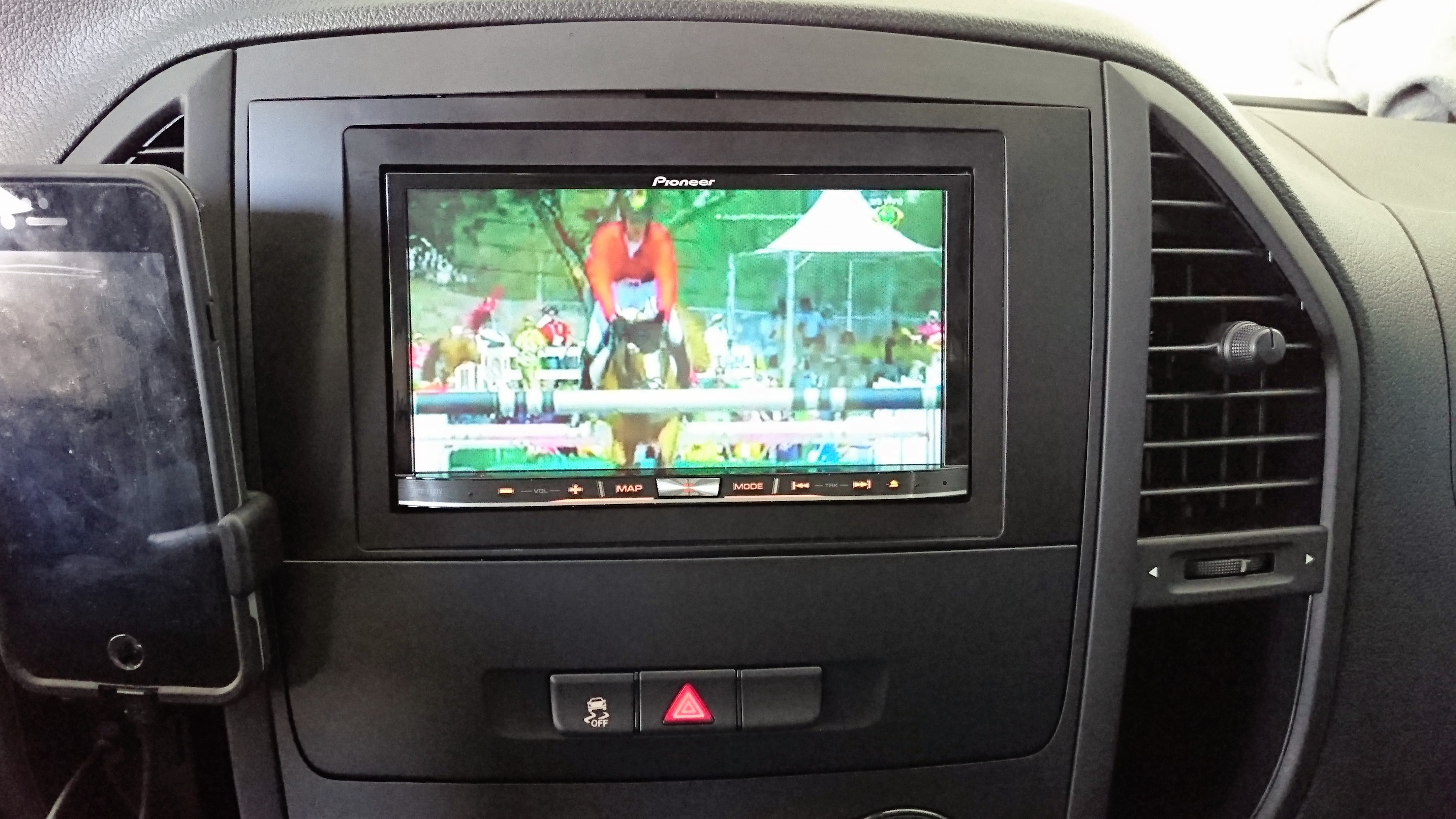Vito - Central Pionner Avic F80TV