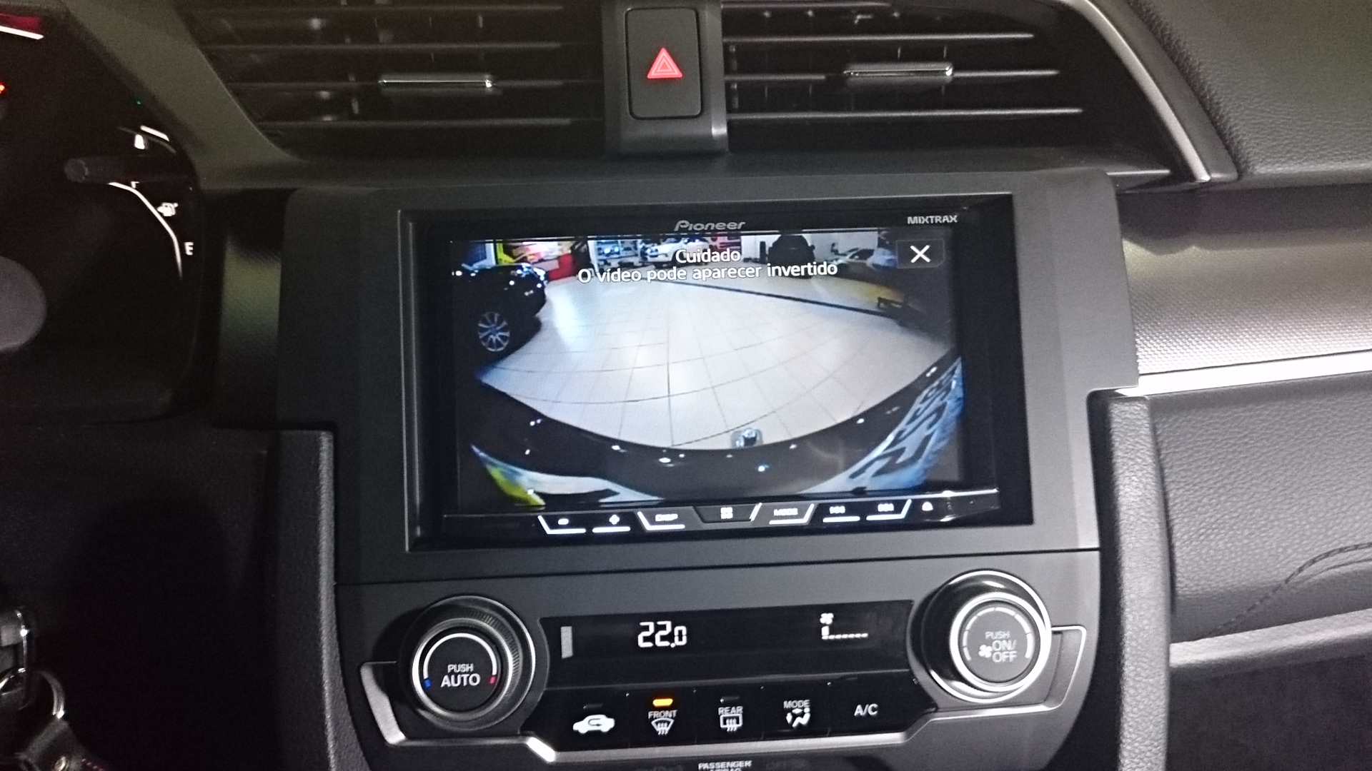 Civic G10 - Central AVH 5880TV