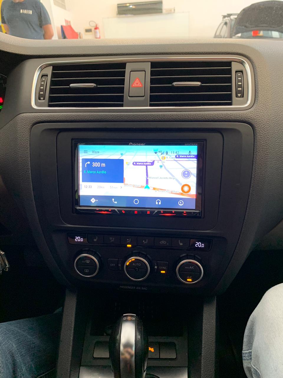 Jetta - Central Pioneer com CarPlay e Android Auto 
